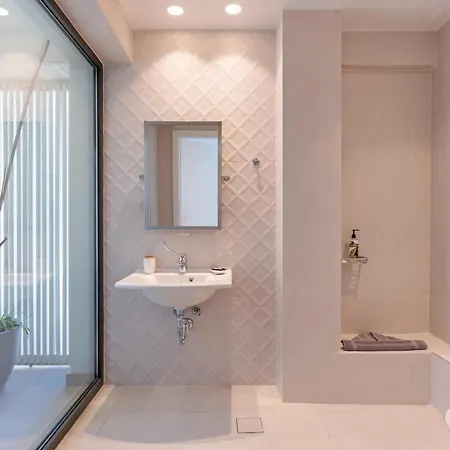 Nola - Nomadic Luxury *